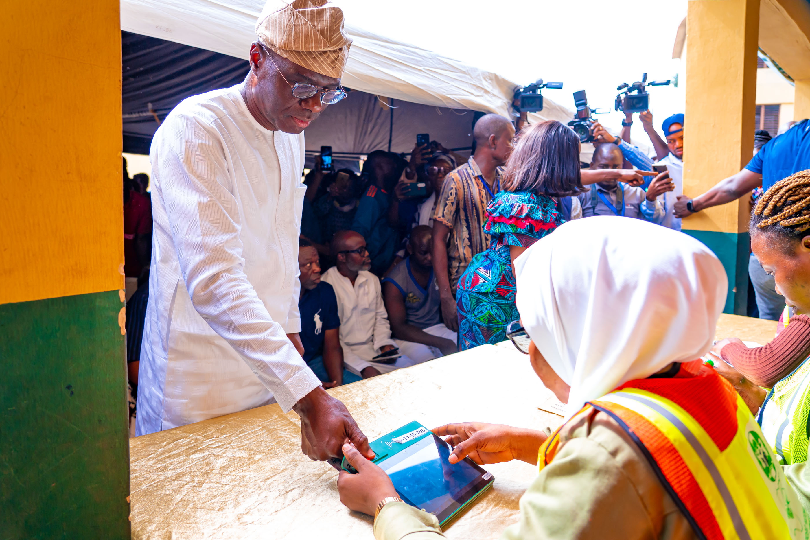 GOVERNOR SANWO-OLU, HIS WIFE CAST THEIR VOTES FOR THE PRESIDENTIAL AND NATIONAL ASSEMBLY ELECTION